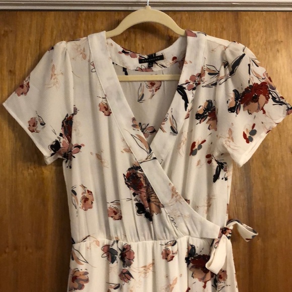 Floral Faux Wrap Dress Size Small - Picture 2 of 8